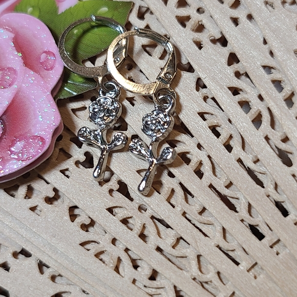 Jewelry - Silver Floral Rose Earrings